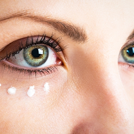 Comment prendre soin de son contour des yeux ?